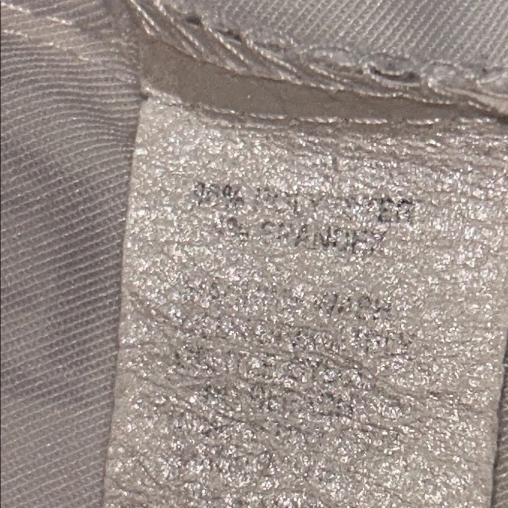 Elegant Butterfly Print Sleeveless Blouse - Picture 9 of 10